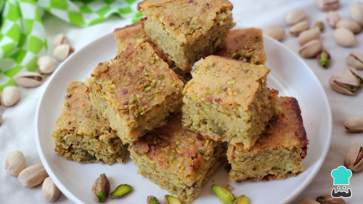 Receta de Brownie de chocolate blanco y pistachos