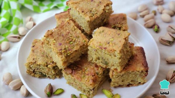 Receta de Brownie de chocolate blanco y pistachos