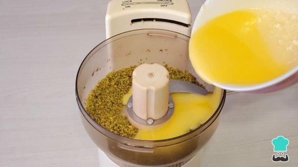 Receta de Brownie de chocolate blanco y pistachos - Paso 3