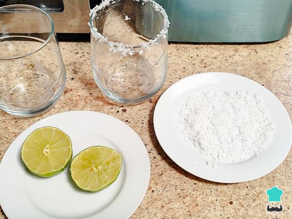 Cóctel paloma con tequila - Paso 1