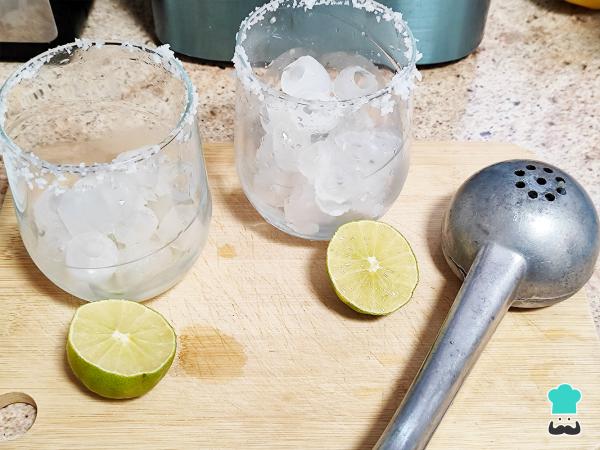 Cóctel paloma con tequila - Paso 3