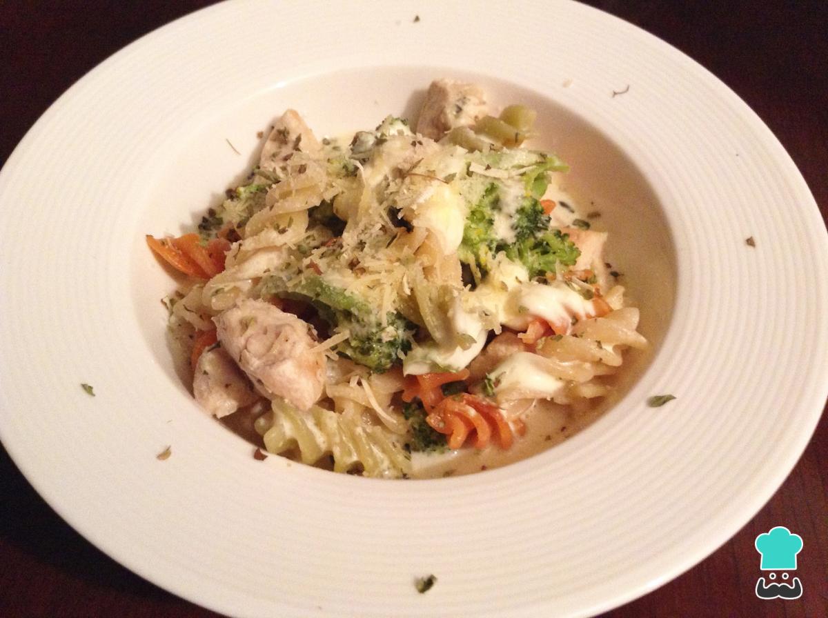 Receta de Fusilli con pollo a la crema