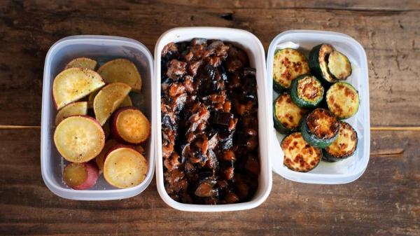 Guardar la comida de esta manera puede ser más peligroso que comer un alimento caducado, según los expertos - Sobras de comida: lo que la AESAN recomienda de verdad