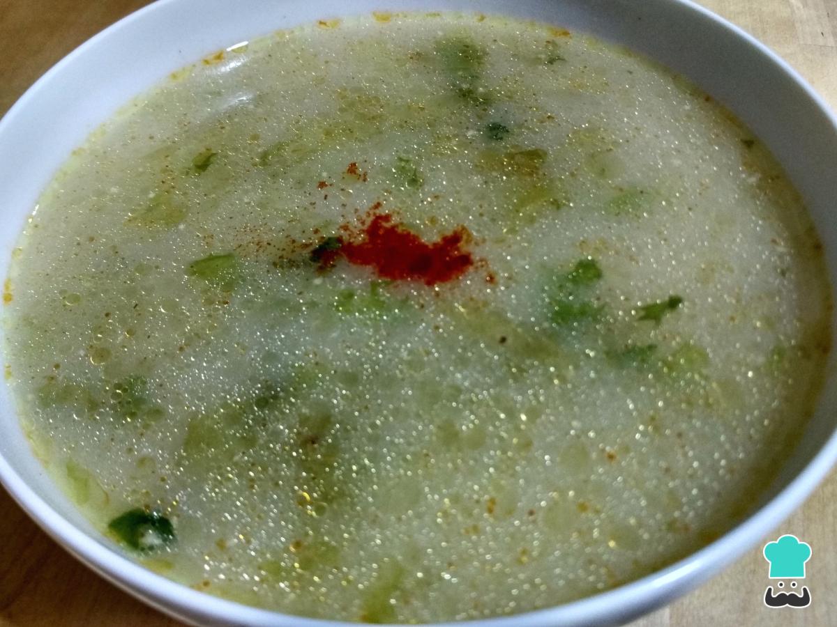 Receta de Sopa de escarola con almendras