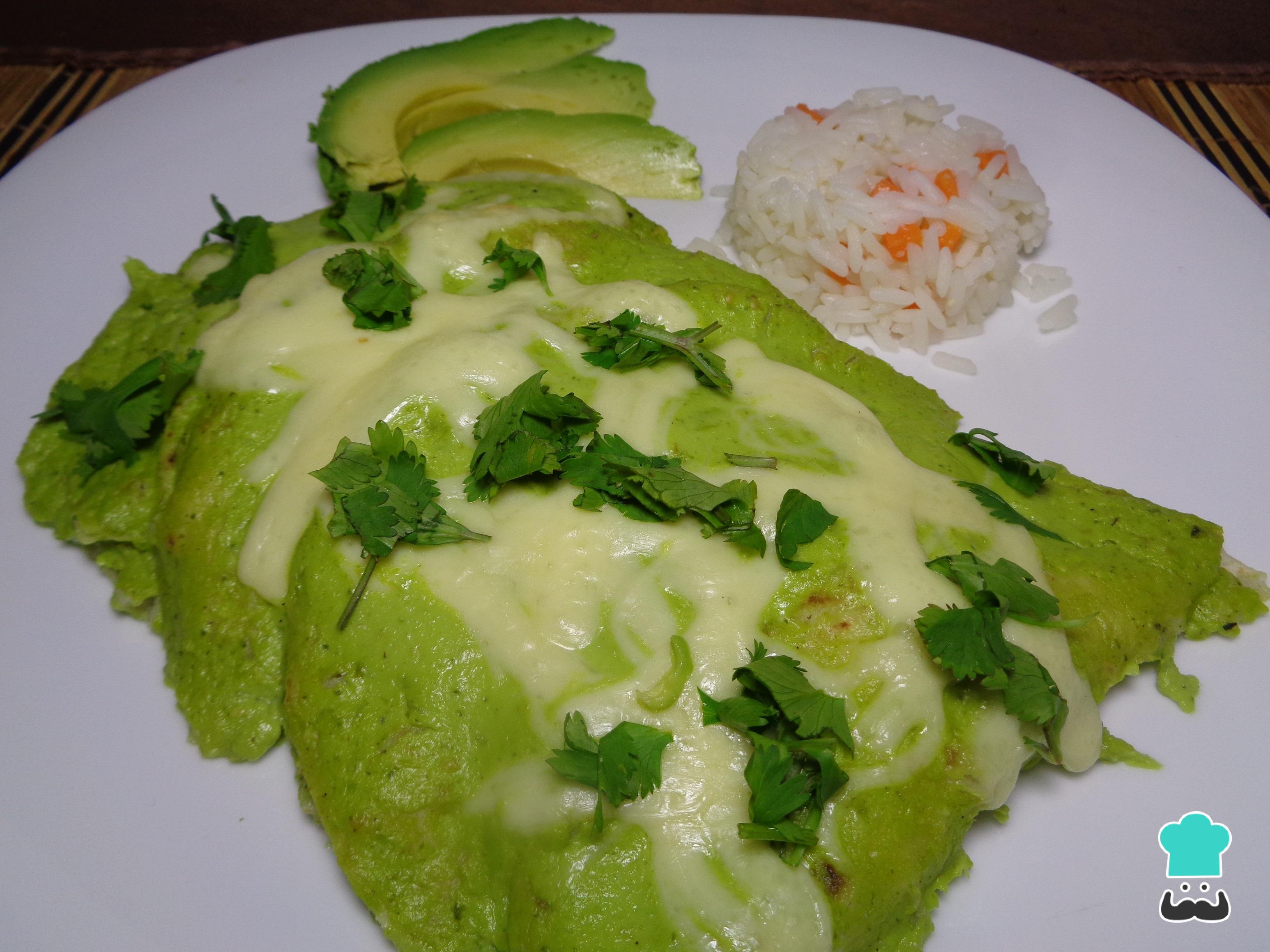 Enchiladas en salsa de aguacate y chile poblano