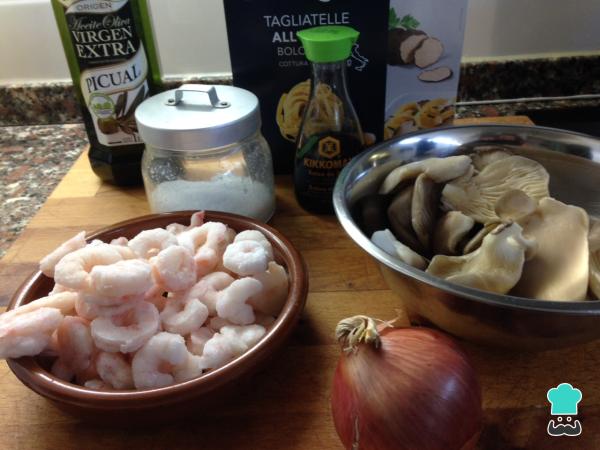 Receta de Tallarines chinos con gambas y setas - Paso 1