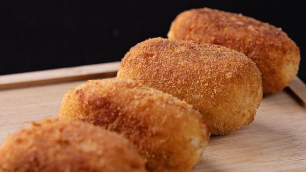 Lourdes Álvarez, madre de 11 hijos: “Para que la bechamel de las croquetas esté más buena, ponle cebolla dulce, mantequilla y 1 pastilla de caldo” - El sencillo truco de Lourdes Álvarez para mejorar la bechamel de las croquetas